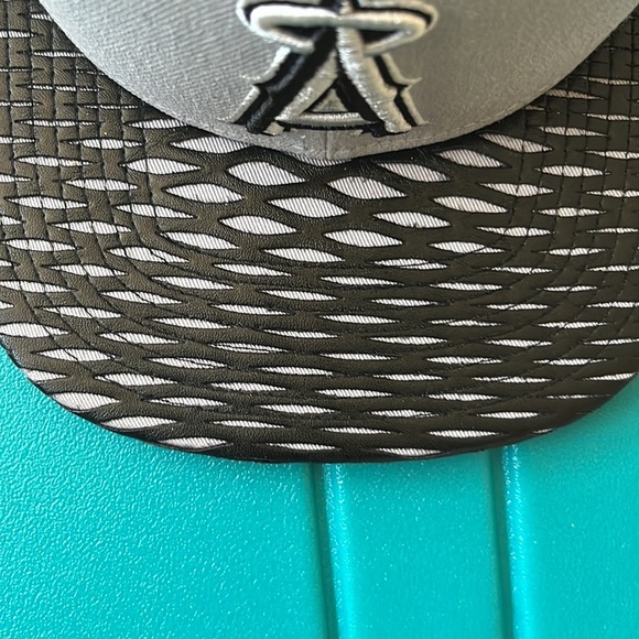 Angels hat - Picture 3 of 5